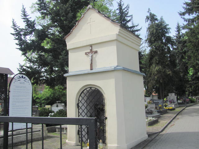  Kapliczka Opole-Półwieś - Grobonet - Wyszukiwarka osób pochowanych