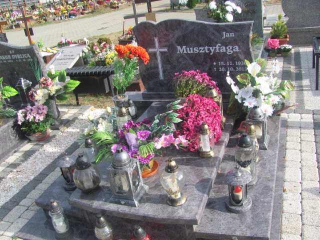 Grób BARBARA MUSZTYFAGA