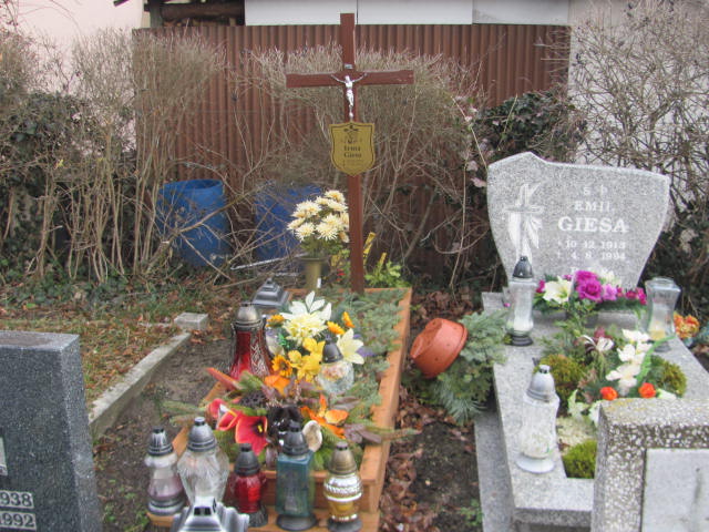 Grób IRMA GIESA